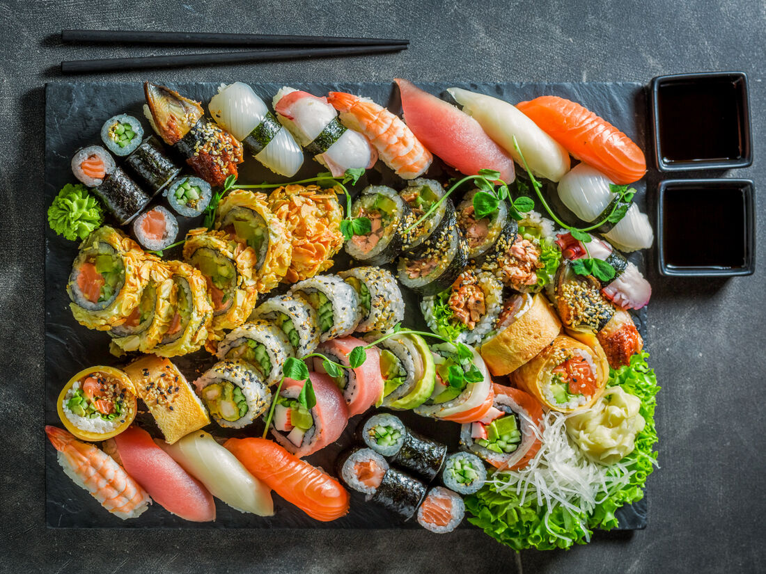 Доставка суши москва sushiking74 ru. Японская кухня. Доставка еды. Японская кухня сеты. Японская кухня роллы.