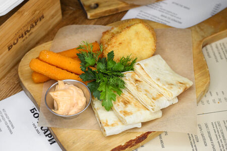 Ассорти из жареных сыров