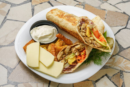 Шаверма в сырном лаваше