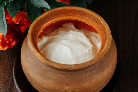 Соус мацони грузинский. Мацони это кисломолочный продукт. Мацони термостатный. Мацони. Мацони в банках.