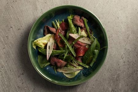 Салат с ростбифом и страчателлой