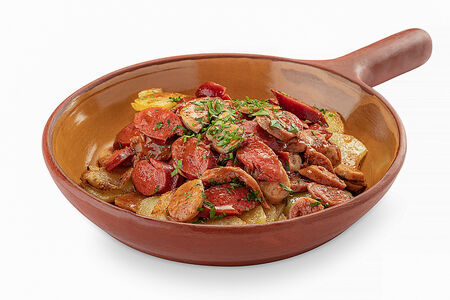 Жареный картофель по-домашнему с колбасками