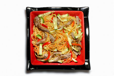 Пшеничная лапша с цыпленком в соусе терияки