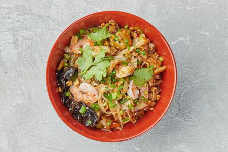 Яки Удон с говядиной / курицей / морепродуктами и соусом Терияки