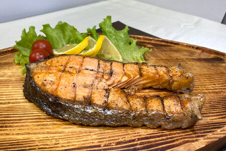 Стейк семги на мангале