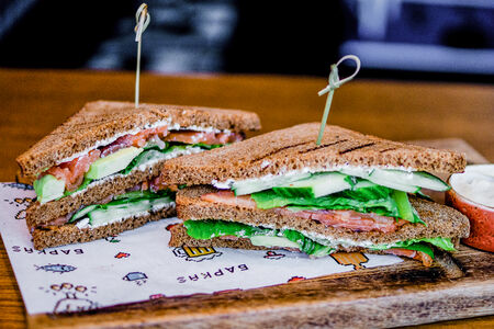 Клаб-сэндвич с семгой