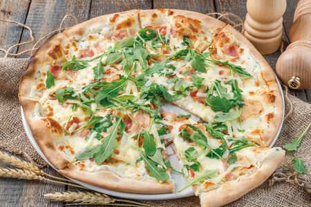 Пицца Карбонара Бьянка