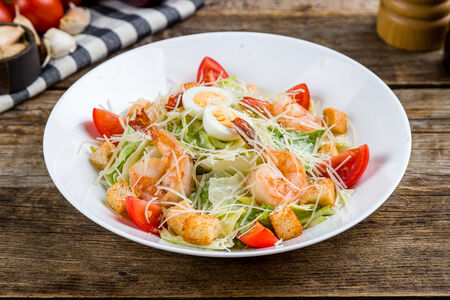 Салат Цезарь с креветками