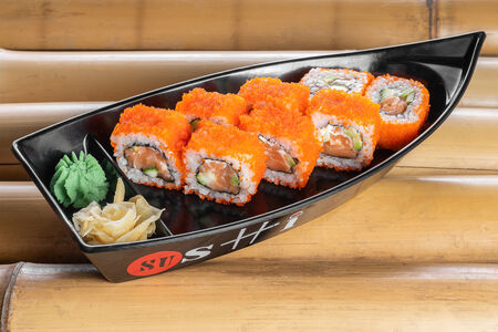 Ролл Калифорния с лососем