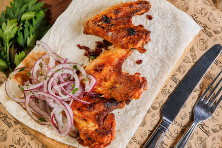 Куриные крылья на углях