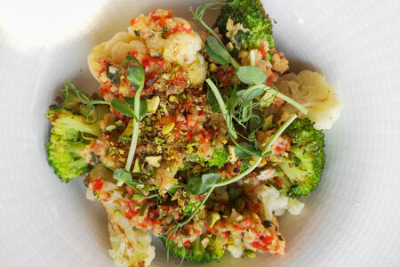 Брокколи и цветная капуста на гриле