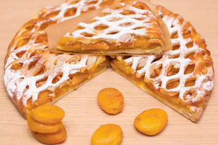 Пирог с курагой