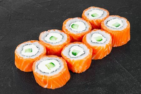 Ролл Филадельфия с огурцом