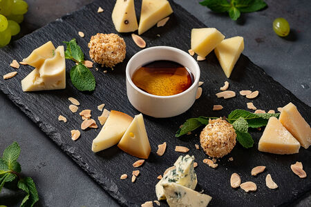 Сырная тарелка