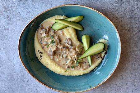 Бефстроганов из говядины с картофельным пюре