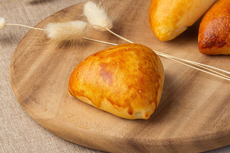 Пирожок с яблоками