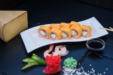 Ролл запеченный Император