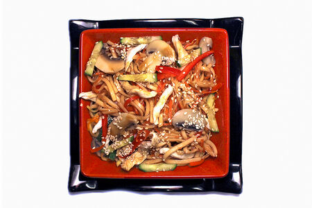 Удон с цыпленком в соусе терияки