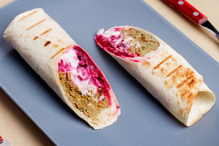 Фалафель с брынзой и маринованной свеклой