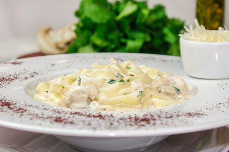 Фетучини с курицей и грибами