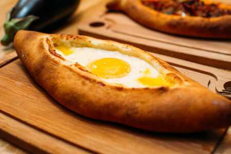 Хачапури по-аджарски с сыром