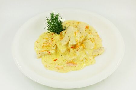 Гуляш из курицы в сливочном соусе
