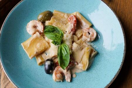 Паста Ригатони с чили-креветками и сливочным соусом