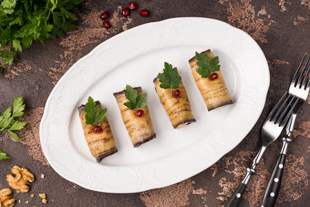 Рулетики из баклажанов