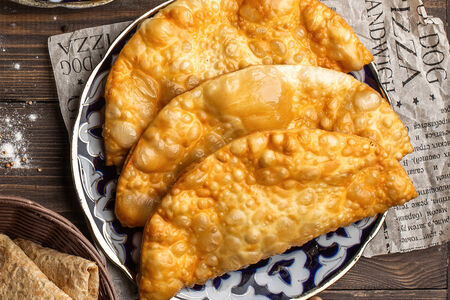 Чебурек с сыром сулугуни