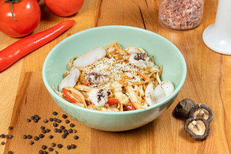 Лапша с каракатицей