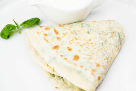 Кутаб с зеленью и сыром