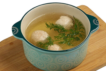 Куриные фрикадельки в бульоне