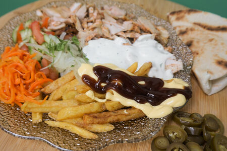 Шаверма острая на тарелке