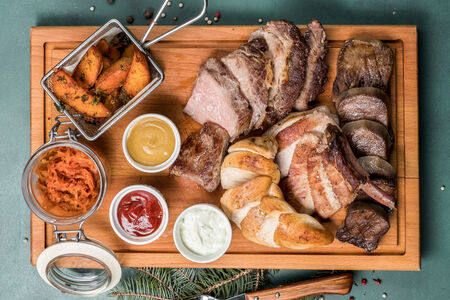 Большое мясное блюдо