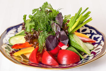 Ассорти из свежих овощей и зелени