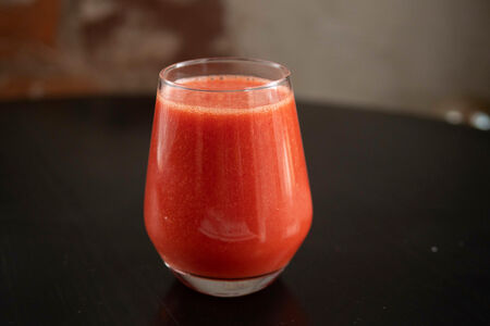 Манго-Маракуйя с клубникой смузи