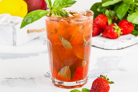 Фирменный лимонад клубника-базилик