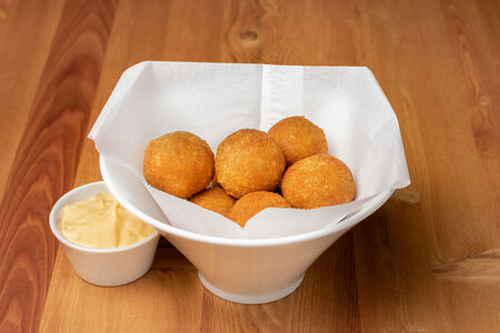 Сырные шарики с халапеньо