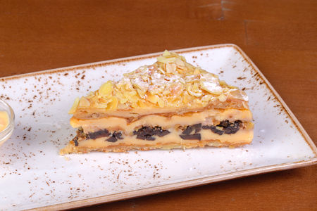 Безе с черносливом