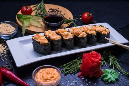 Гункан с креветками