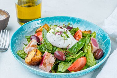 Салат Нисуаз со свежим тунцом