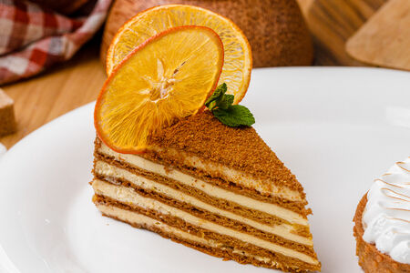 Десерт Медовик