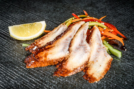 Сашими Угорь