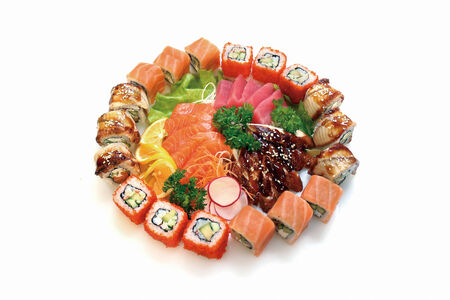 Большое ассорти из сашими и роллов