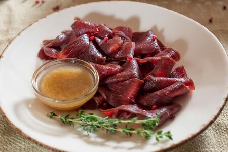 Оленина сыровяленая