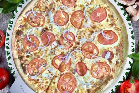 Пицца Помодоро с луком