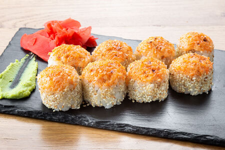 Запечённый ролл с креветкой