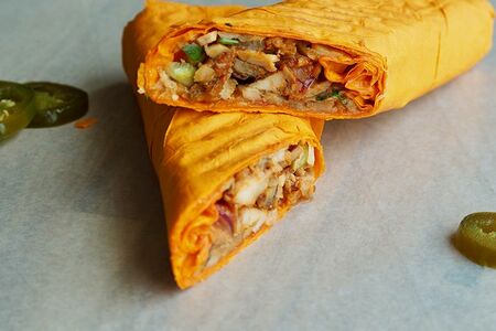 Шаурма классическая в сырном лаваше