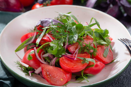 Салат из сладких помидоров