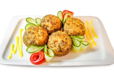 Шампиньоны, фаршированные четырьмя сырами